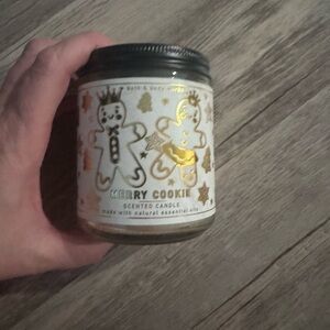 Merry Cookie Scented Candle - Gold and White